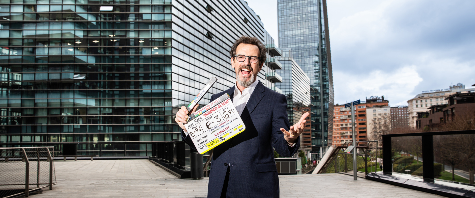 Taaaaac*… Portanuova is the location for the second film of “Il Milanese Imbruttito”.