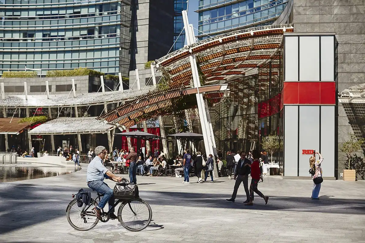 Piazza Gae Aulenti 2