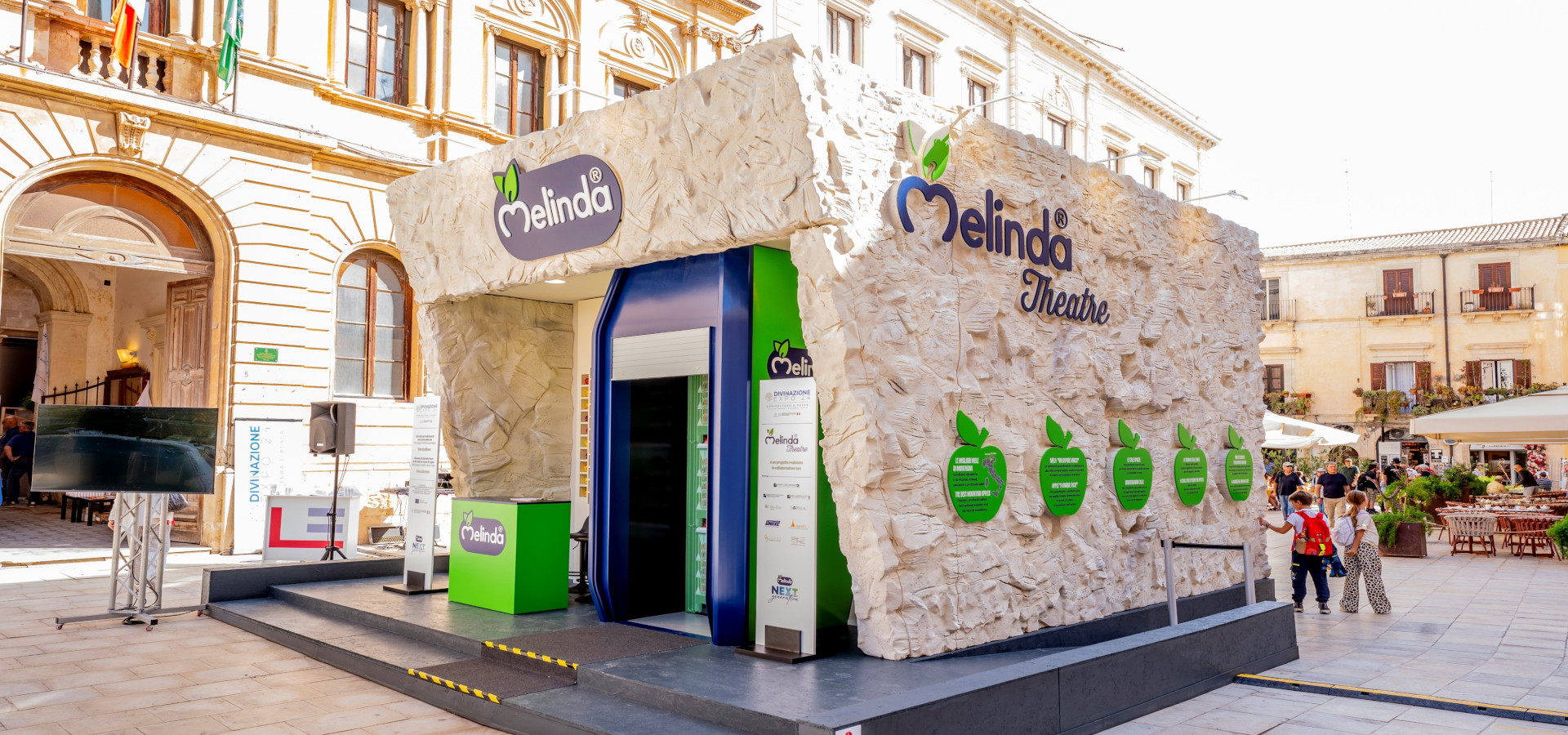 photo of Melinda Theatre takes the spotlight in Milan