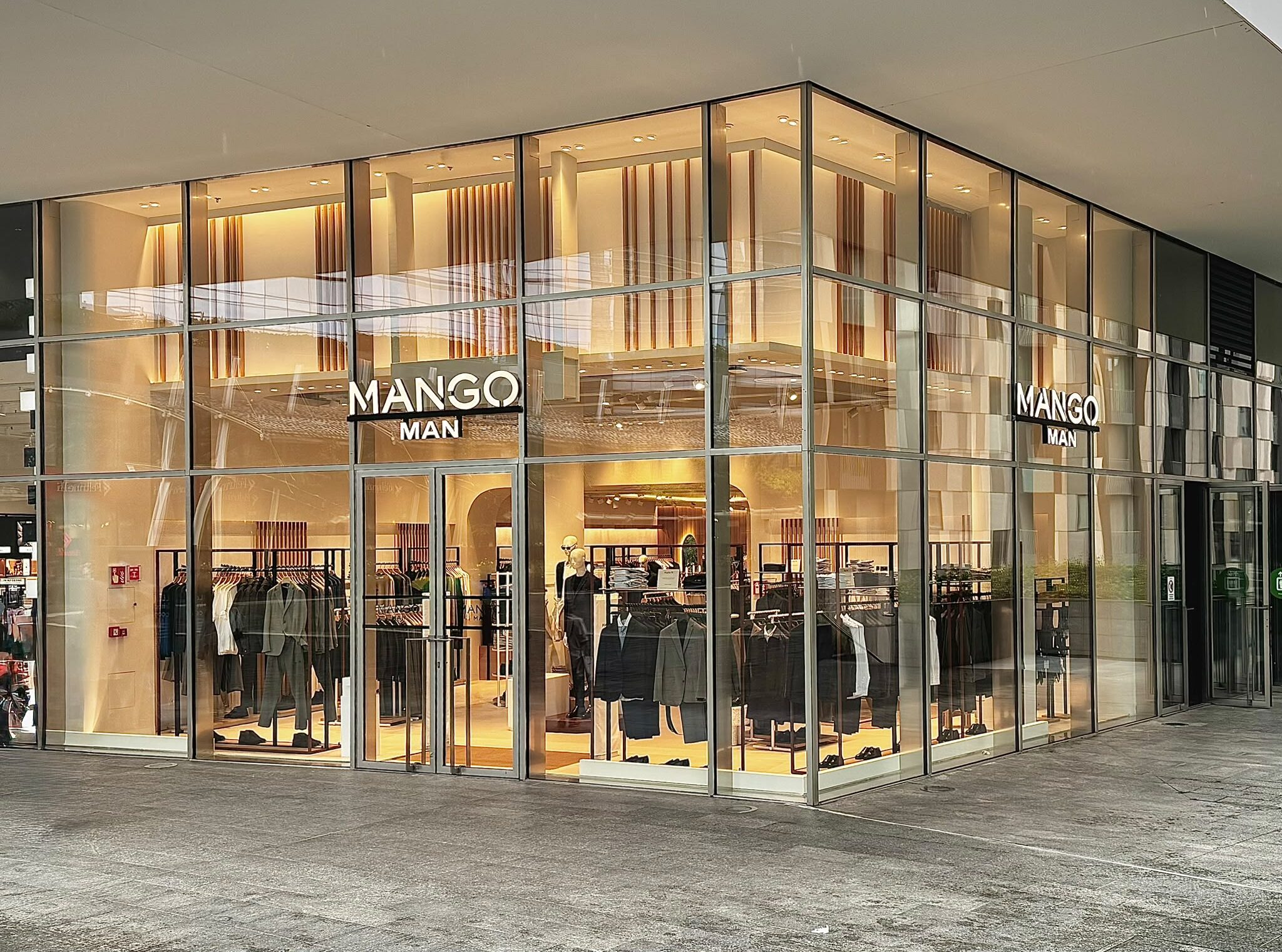 MANGO Man arriva in Portanuova